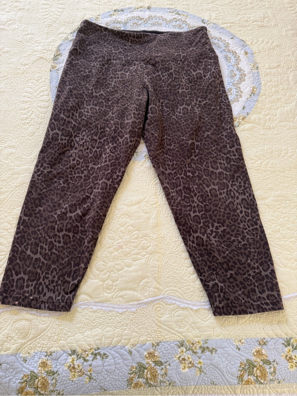 Leopard-Pattern Stretch Capri Pants - Brown